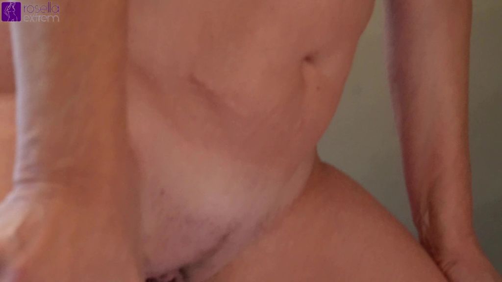 sexy foto nr. 7 von Tina pisste mir, in der Sauna, in mein Mäulchen!