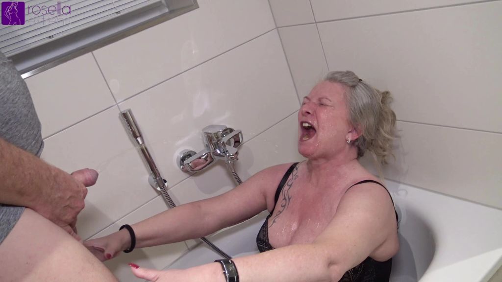 sexy foto nr. 7 von Kameramann musste pissen, nach dem Dreier mit Tina und Conny