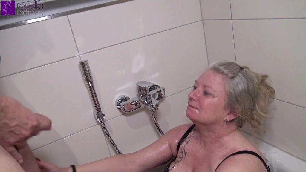 sexy foto nr. 9 von Kameramann musste pissen, nach dem Dreier mit Tina und Conny