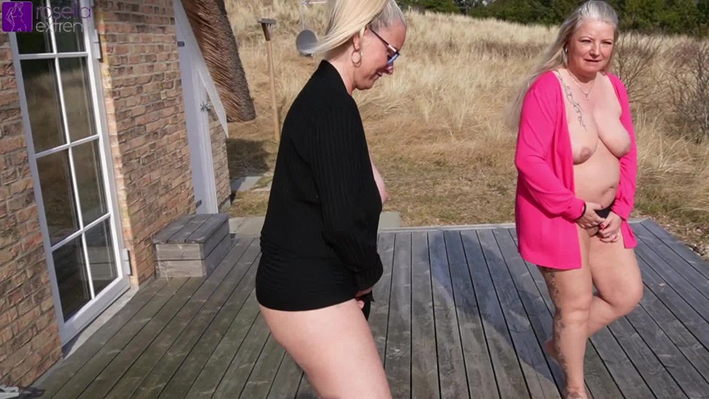 sexy foto nr. 7 von Tina und Rosella benutzen ihren Piss-Sklaven im Urlaub!