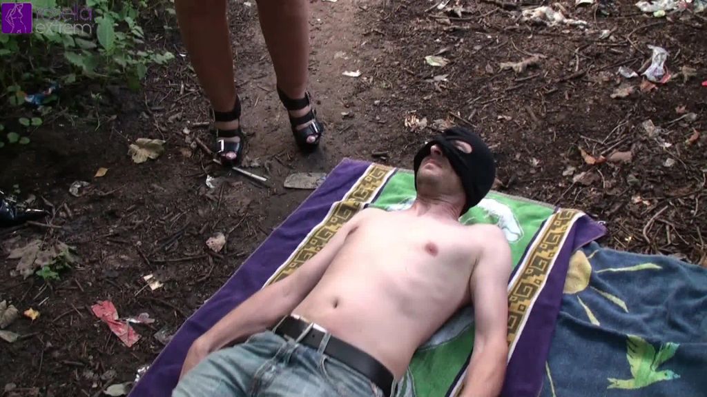 sexy foto nr. 4 von Spanner zusammen mit Freundin in den Mund gepisst!