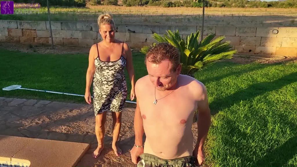 sexy foto nr. 7 von Zusammen mit JuliaPink - dem Poolboy in das Maul gepisst!