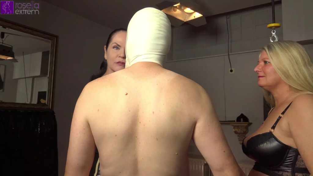 sexy foto nr. 1 von 2 Dominas pissen und rotzen einem Sklaven in das Maul! Cam 1