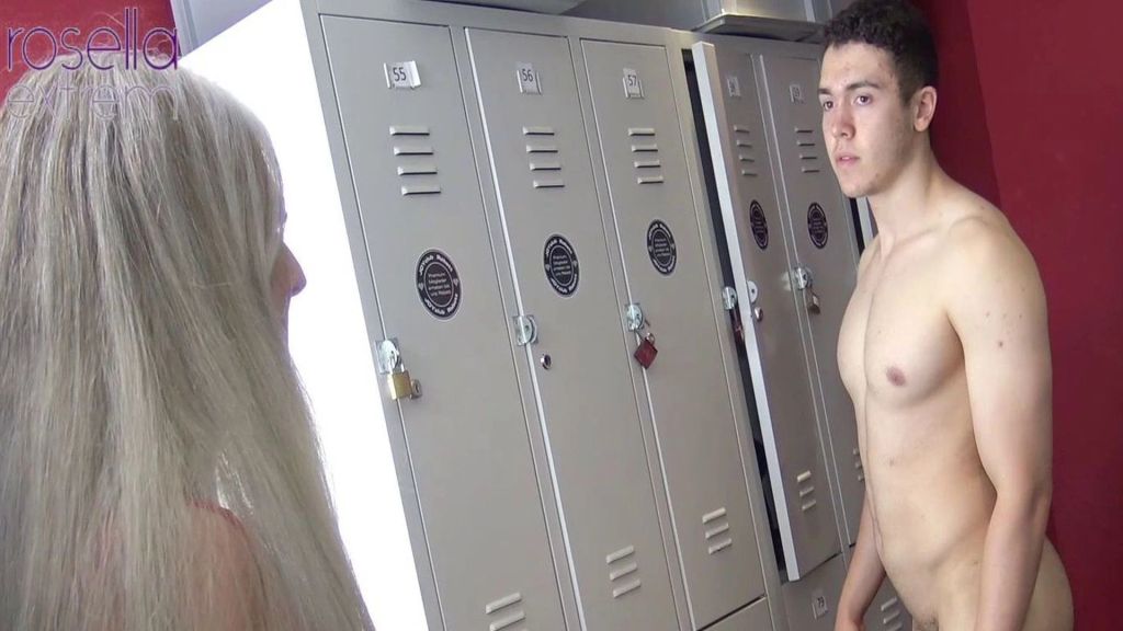 18jähriger Jungschwanz fickte mich in der Umkleide vom Gym!