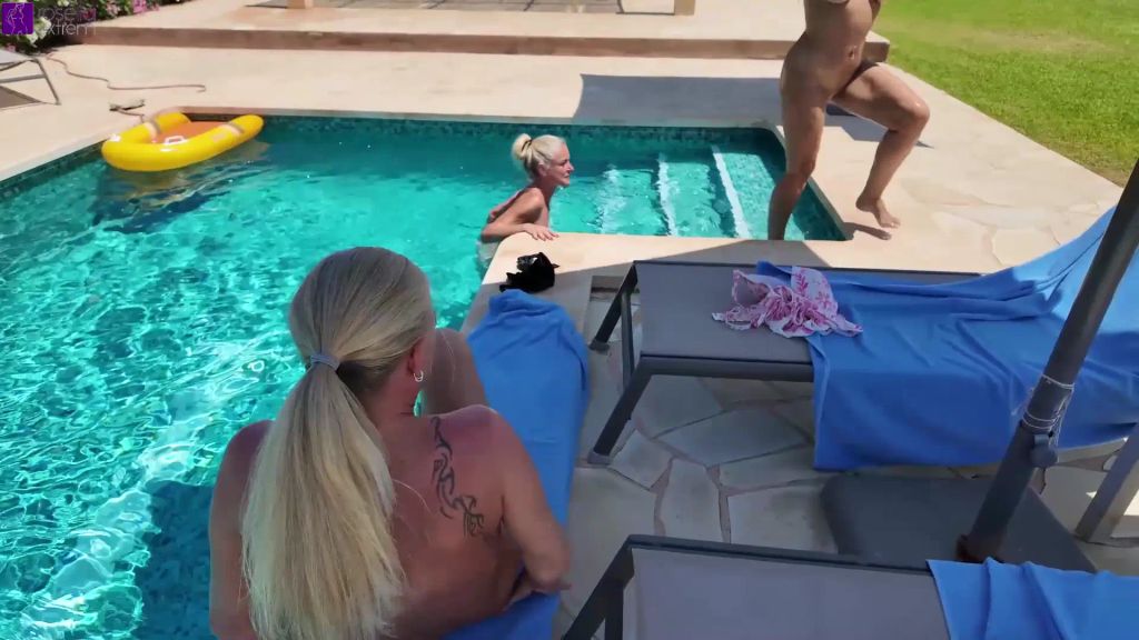 sexy foto nr. 4 von 3 dauerfeuchte Muschis am Hotelpool! Teil 2