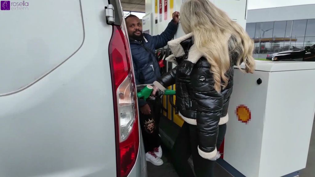 sexy foto nr. 1 von Ich wurde beim Tanken angesprochen und....Full Movie