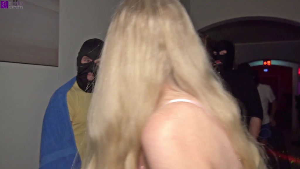 Blond und Spermageil! Teil 1