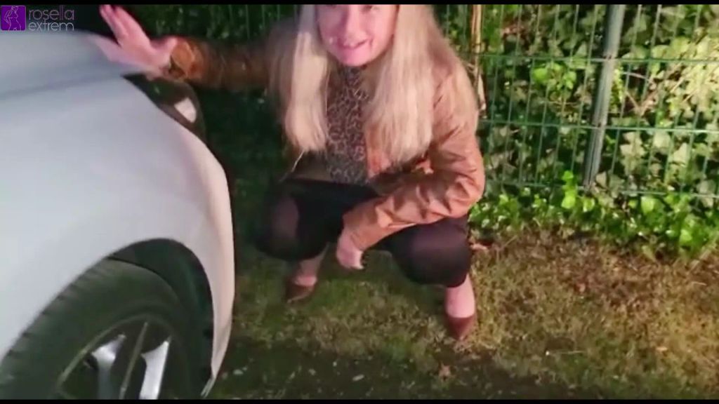 sexy foto nr. 1 von Geiler Public Outdoor-Piss! Mega viel Pisse abgestrullert!