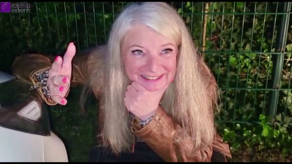 sexy foto nr. 9 von Geiler Public Outdoor-Piss! Mega viel Pisse abgestrullert!