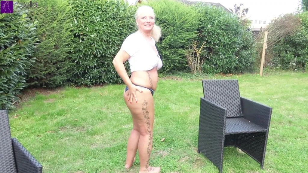 Mega Piss-GangBang! 25 Männer pissen mir Outdoor ins Maul! 6