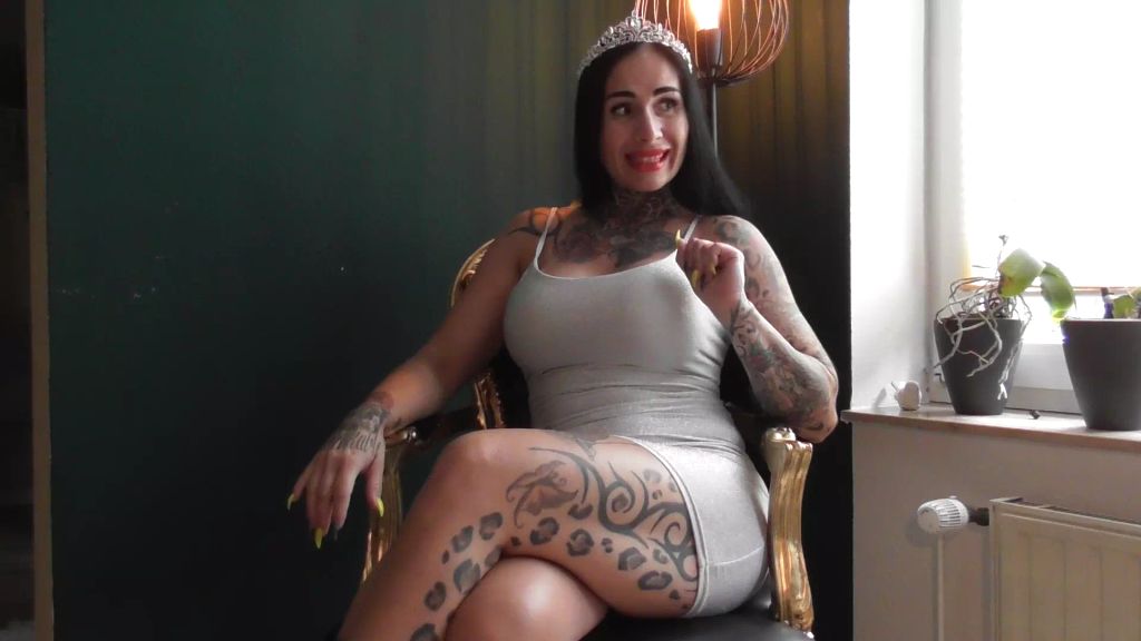 sexy foto nr. 2 von I'm the queen of fucking everything!