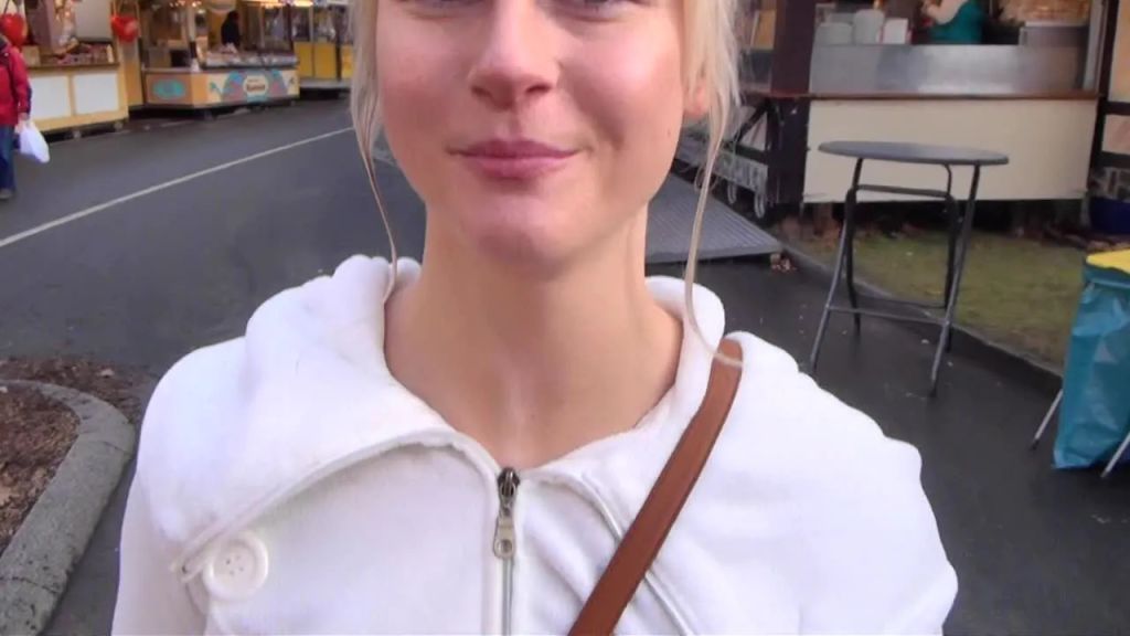 sexy foto nr. 1 von Public Fick auf der Kirmes
