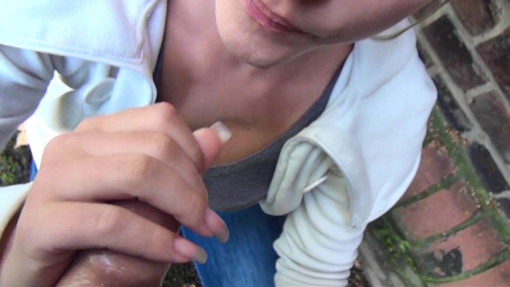 sexy foto nr. 5 von Public Fick auf der Kirmes