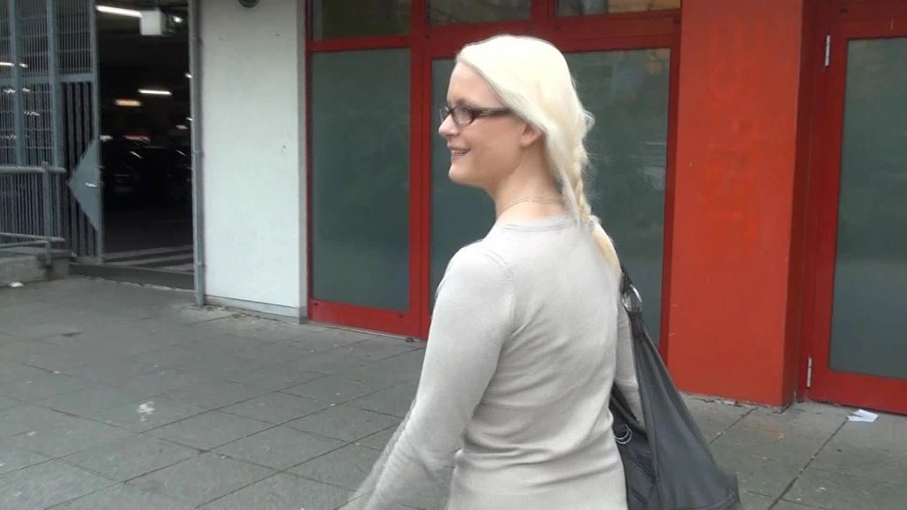 sexy foto nr. 1 von Public Fick im Laden ohne Gummi! Mega Cumshot!