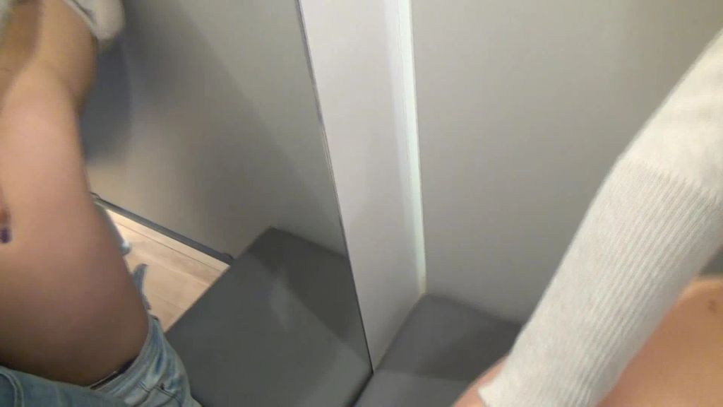 sexy foto nr. 7 von Public Fick im Laden ohne Gummi! Mega Cumshot!