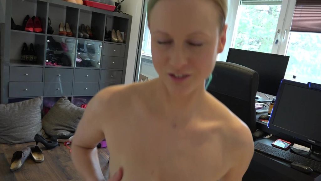 sexy foto nr. 8 von Pleite! Pc Nerd mit Fick bezahlt!