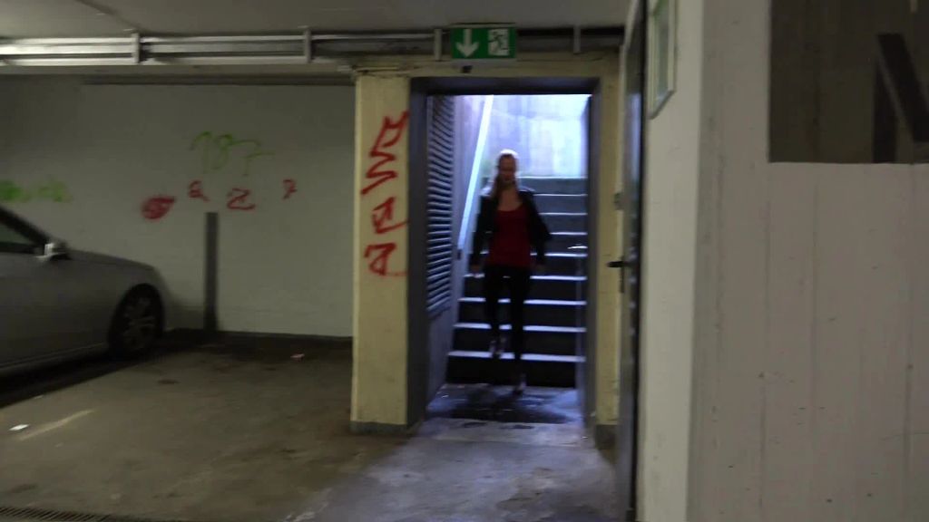 sexy foto nr. 1 von Public Fick in der Tiefgarage