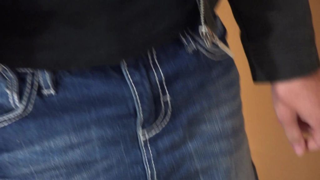 sexy foto nr. 8 von Ultra public! Mitten in der Bank gefickt!
