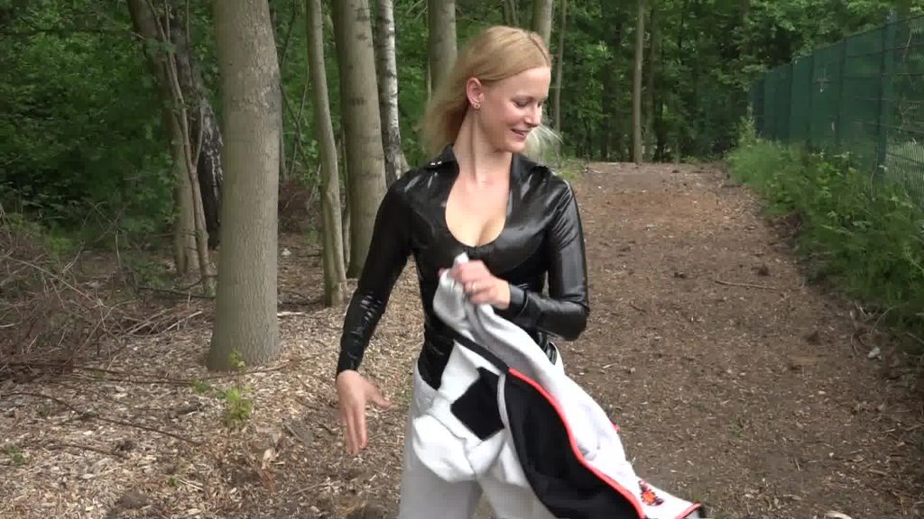 Public Latex Fickdate an der A1