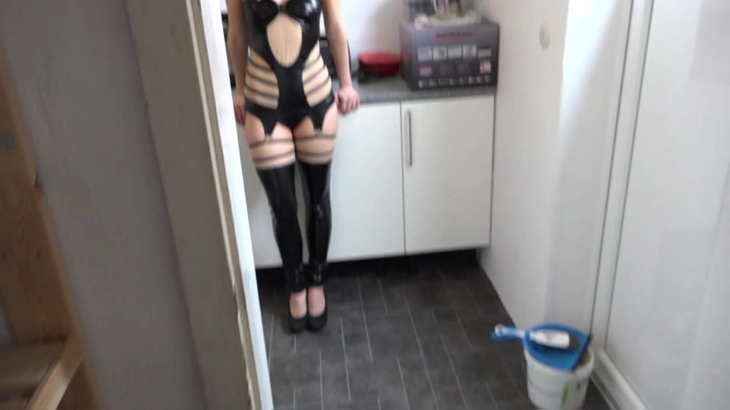 sexy foto nr. 1 von WETLOOK Bitch verführt Mami´s Freund