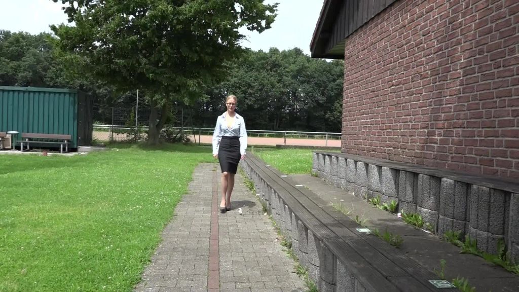sexy foto nr. 1 von Notgeile Lehrerin vom Familienvater AO gefickt!