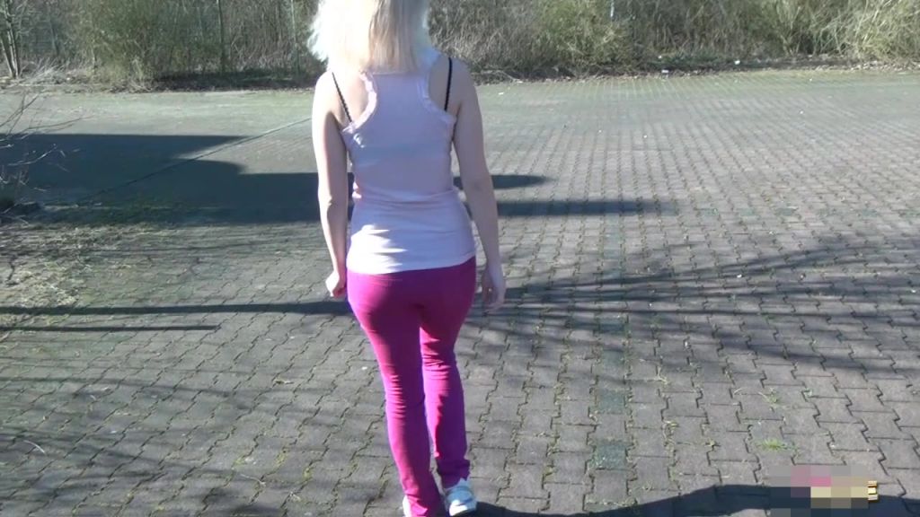 sexy foto nr. 3 von Kleine Hobbyhure gefickt!