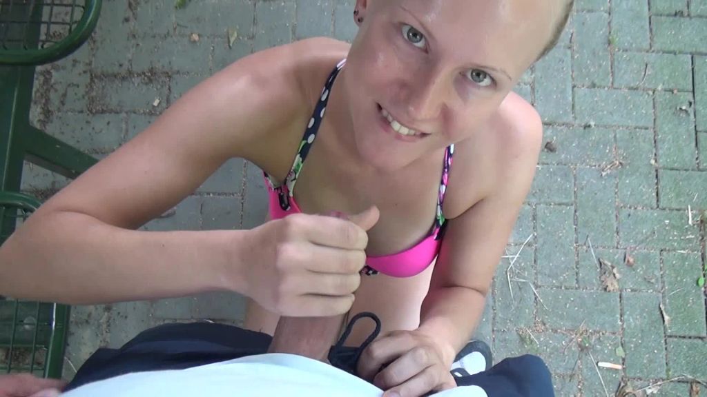 sexy foto nr. 7 von Ultra Public! An der Bushaltestelle gefickt!