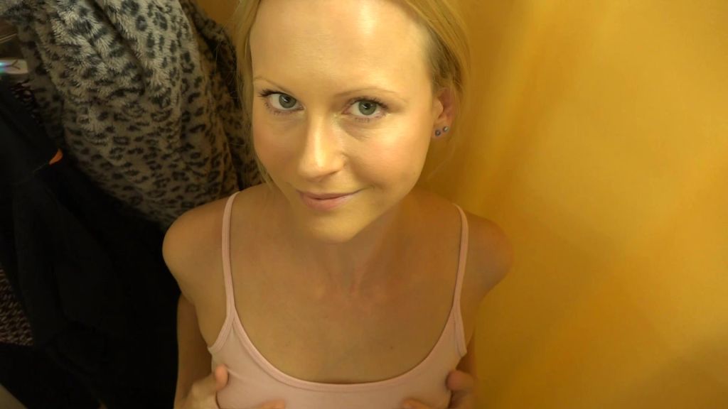 sexy foto nr. 2 von Mitten im Laden public gefickt