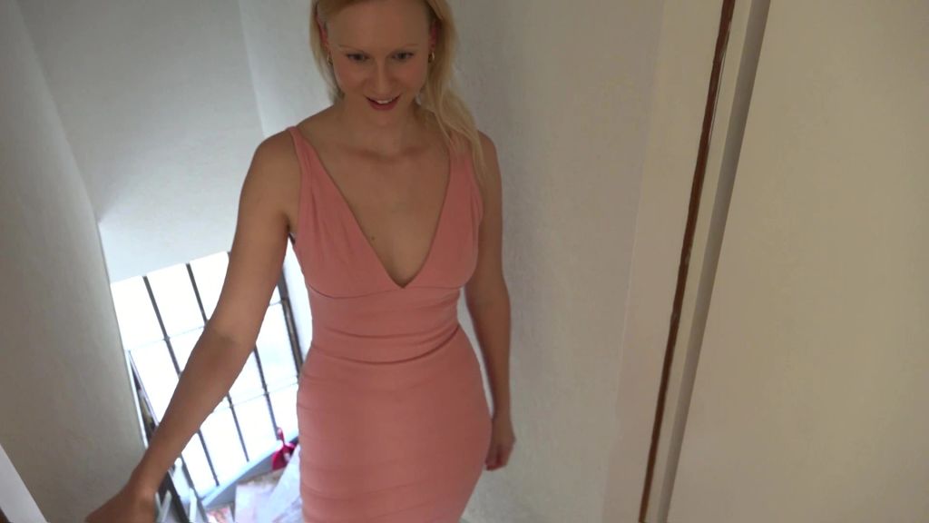 Schlüssel vergessen! Geile Partybitch vom Nachbarn