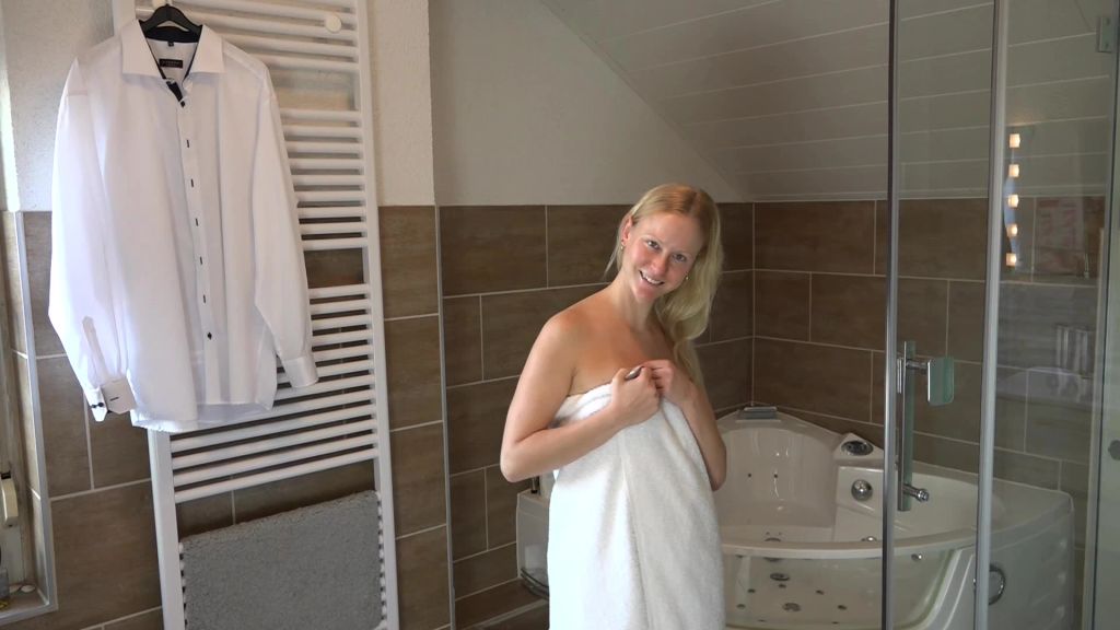 sexy foto nr. 3 von Notgeiler Fotzenritt mit Papa der Freundin