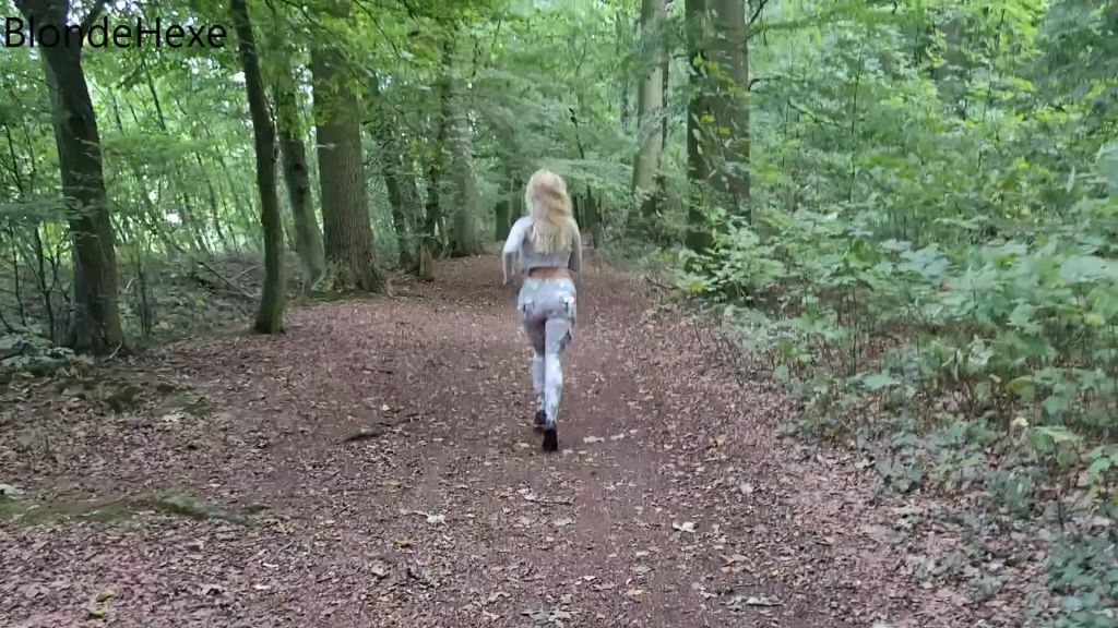 sexy foto nr. 2 von PUBLIC! Geile Joggerin erkannt und gefickt!