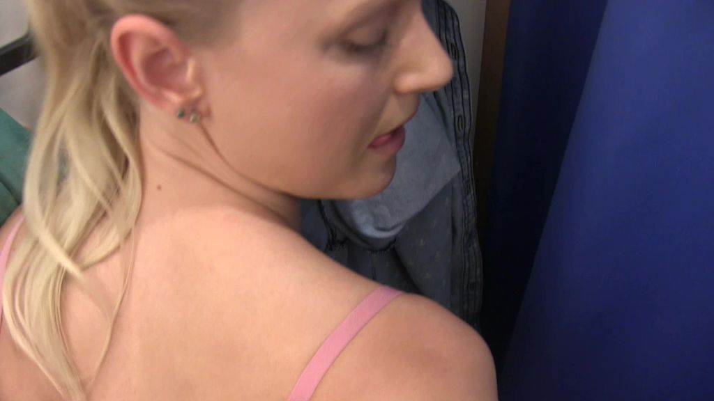 sexy foto nr. 9 von Public Fremdfick im Laden