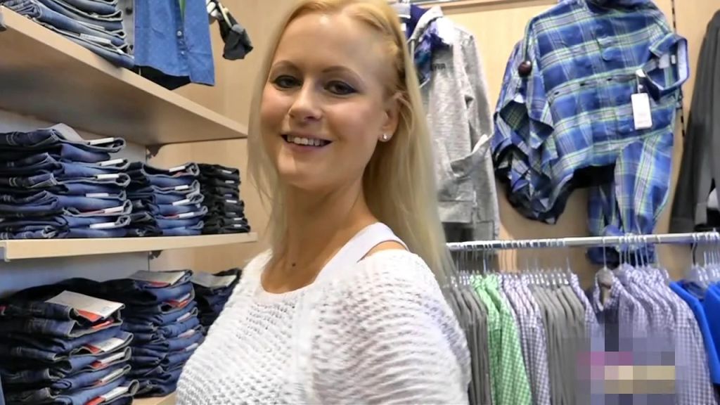 PUBLIC mitten im Laden gefickt + Creampie