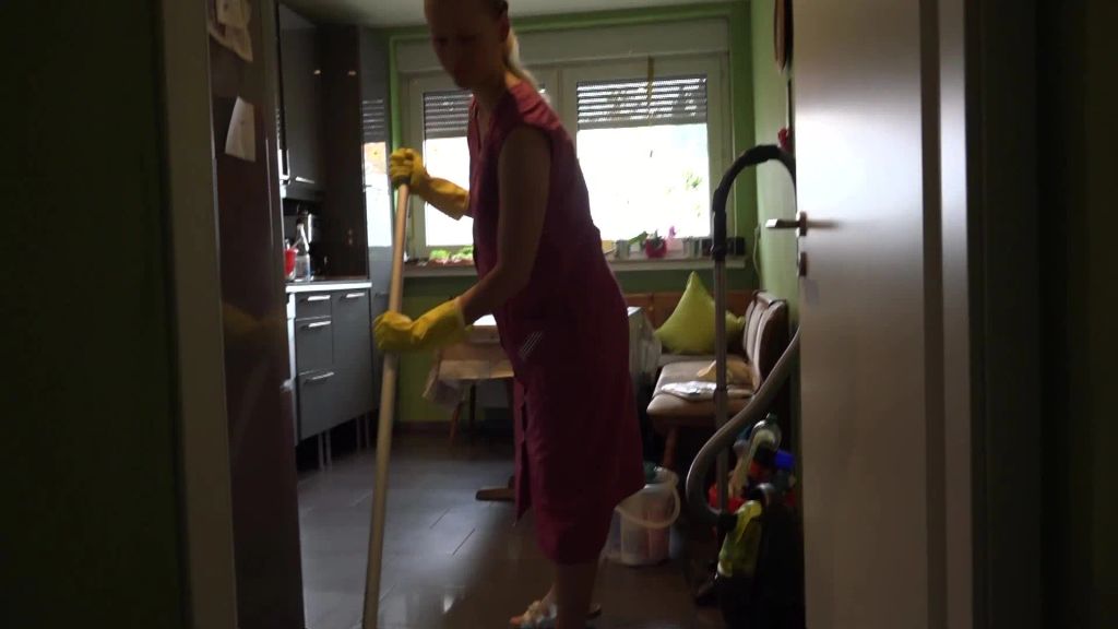 sexy foto nr. 3 von Geile Putzfrau druchgefickt