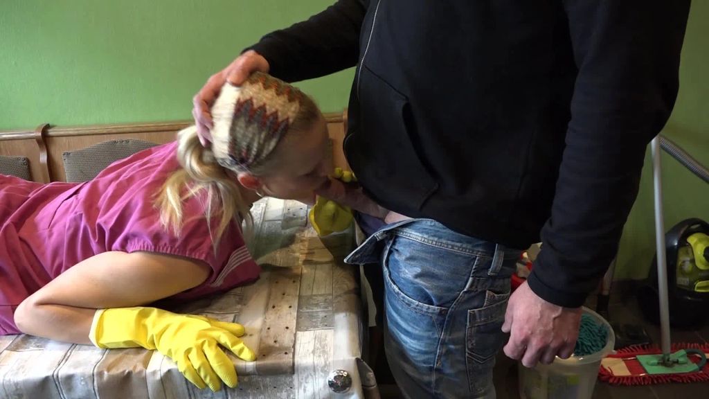sexy foto nr. 6 von Geile Putzfrau druchgefickt