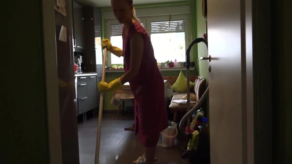 Geile Putzfrau druchgefickt