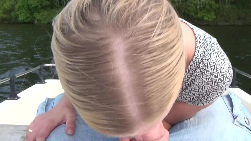 sexy foto nr. 9 von Public Fick auf dem Tretboot
