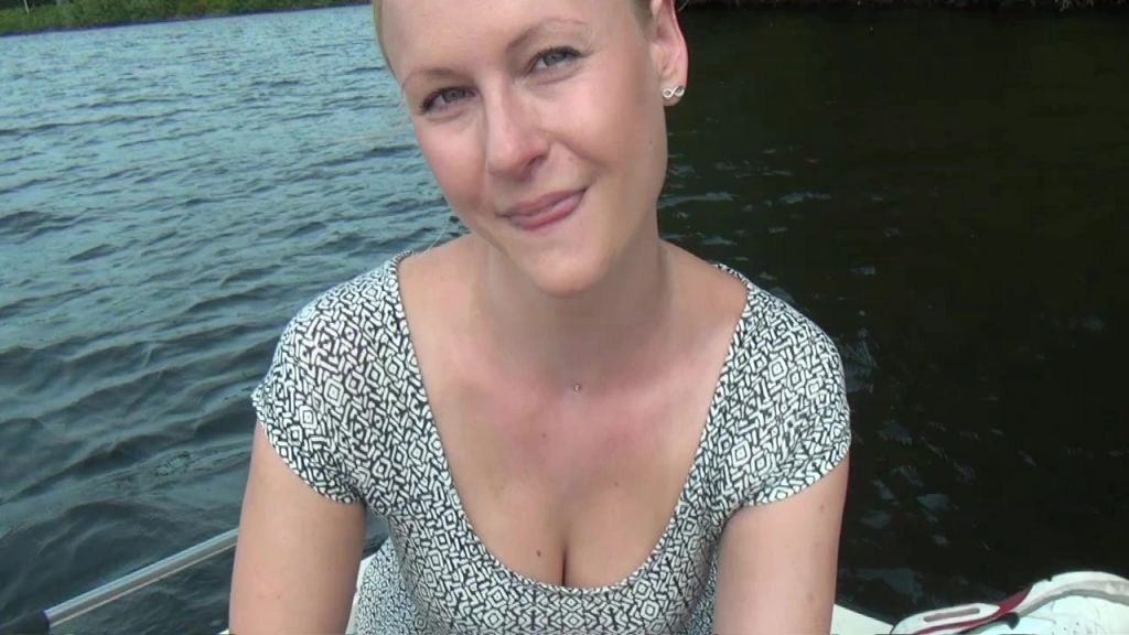 Public Fick auf dem Tretboot