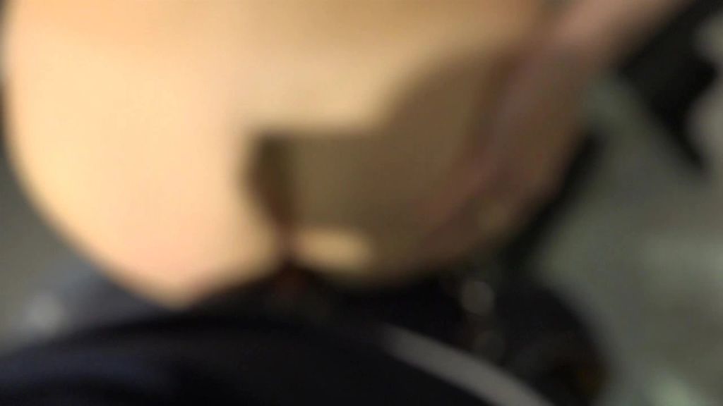 sexy foto nr. 8 von Public mitten im Laden gefickt! Ohne Gummi!