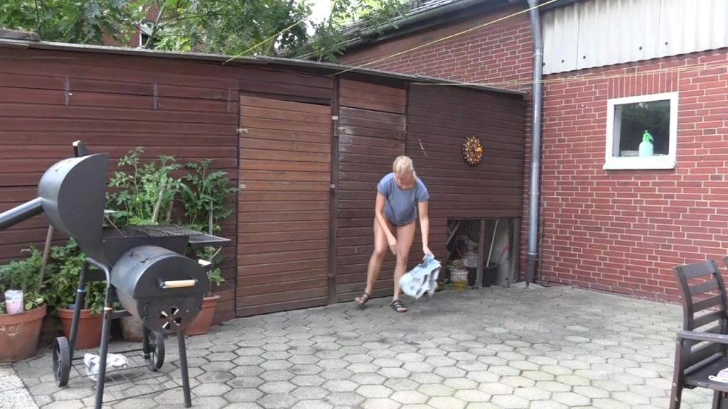 sexy foto nr. 2 von Vom Nachbar beim pinklen erwischt und gefickt