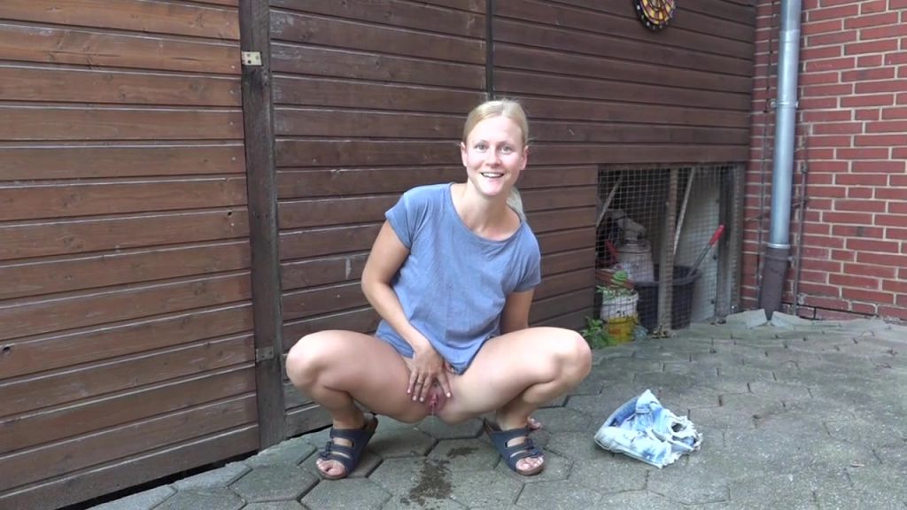 sexy foto nr. 3 von Vom Nachbar beim pinklen erwischt und gefickt