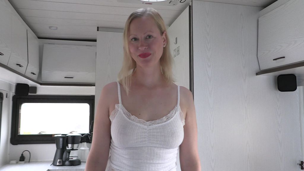 sexy foto nr. 2 von POV Fick mit dem Nachbarn im Wohnmobil