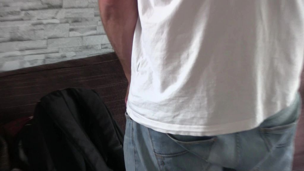 sexy foto nr. 2 von Schwager beim Slip wichsen erwischt