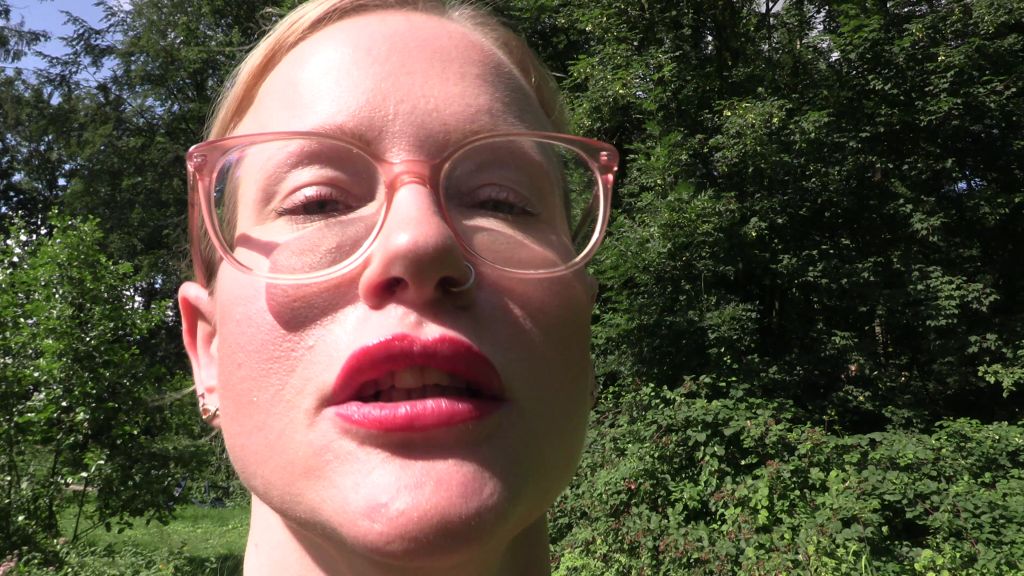 sexy foto nr. 8 von Anglerin besorgt es sich selber