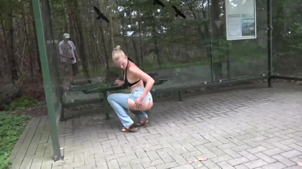 Mega public an der Bushalte