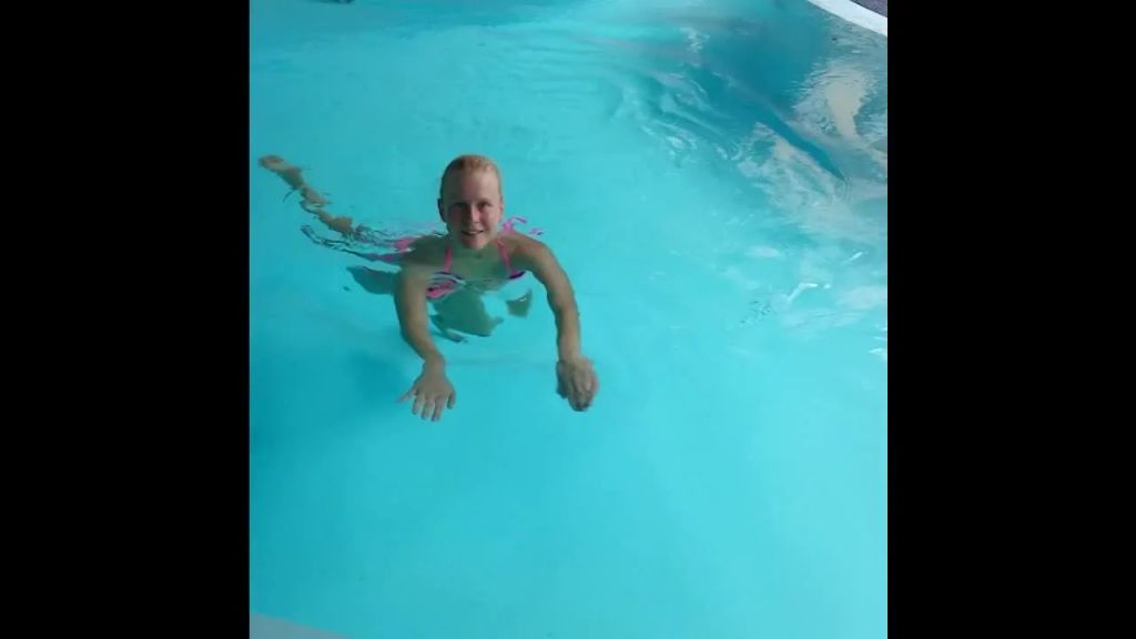 Public Fick im Schwimmbad