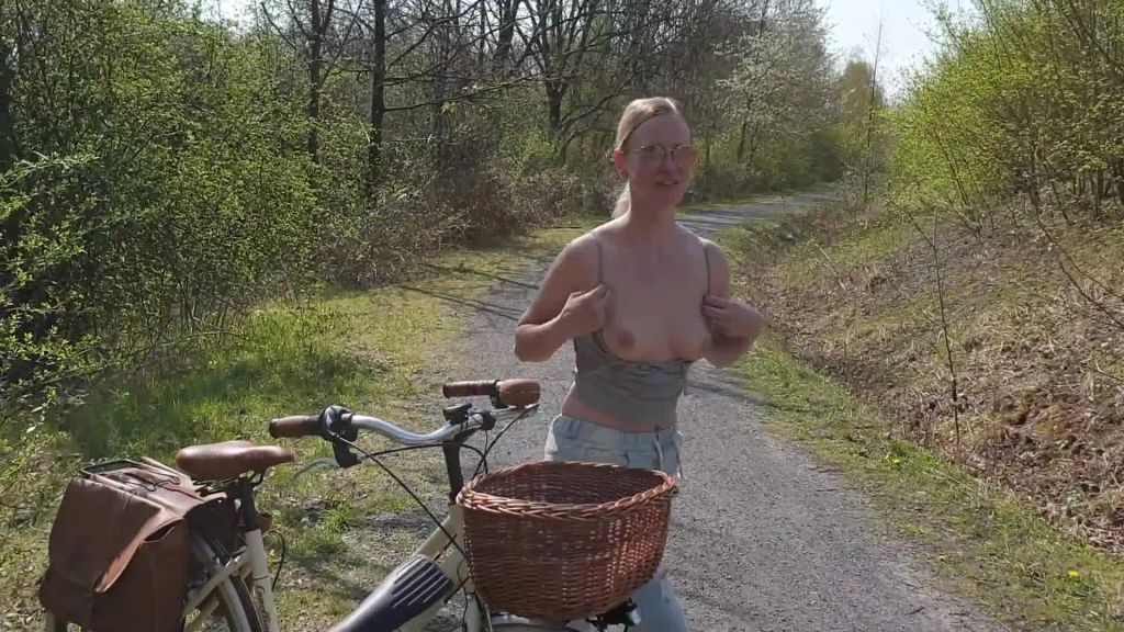 sexy foto nr. 3 von Titten raus es ist Frühling
