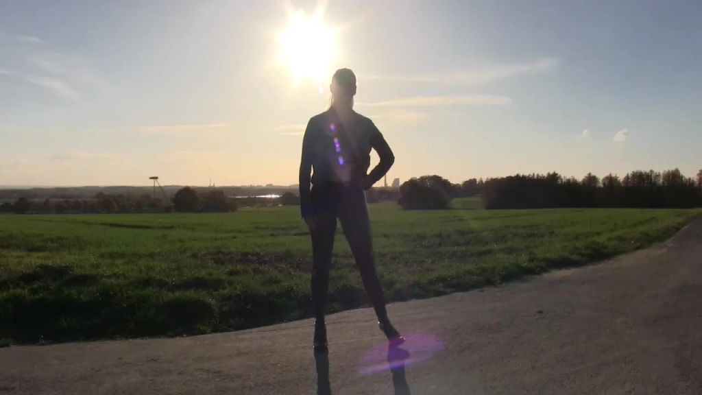 sexy foto nr. 1 von Hobbyhure in Latex Leggings public gefickt