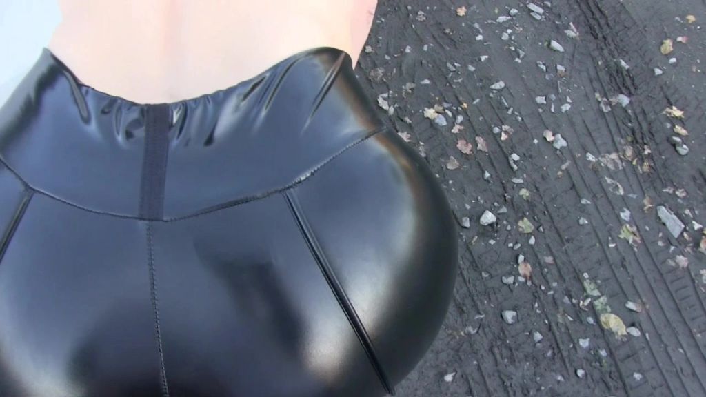 sexy foto nr. 8 von Hobbyhure in Latex Leggings public gefickt