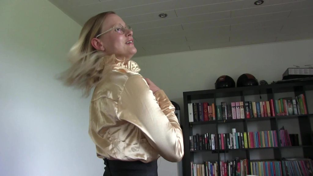 sexy foto nr. 2 von Business Lady squirtet heftig ab!